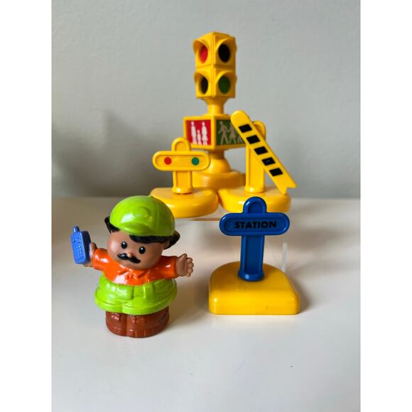 Fisher-Price Little People Work Together Dump Truck With Figure and Road Signs - Picture 2 of 9